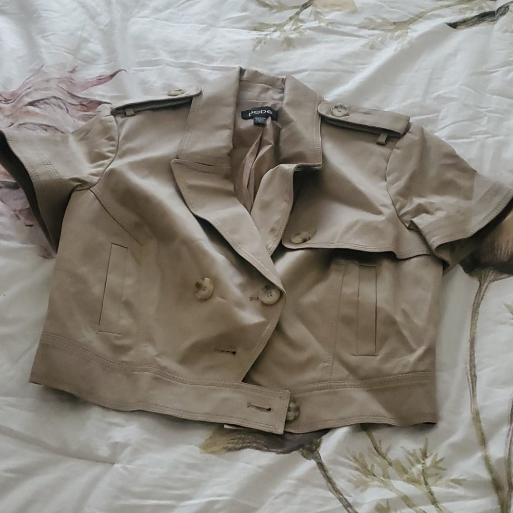 Short sleeve blazer